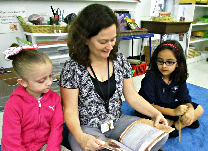 Guest Readers Participate in National Literacy Week