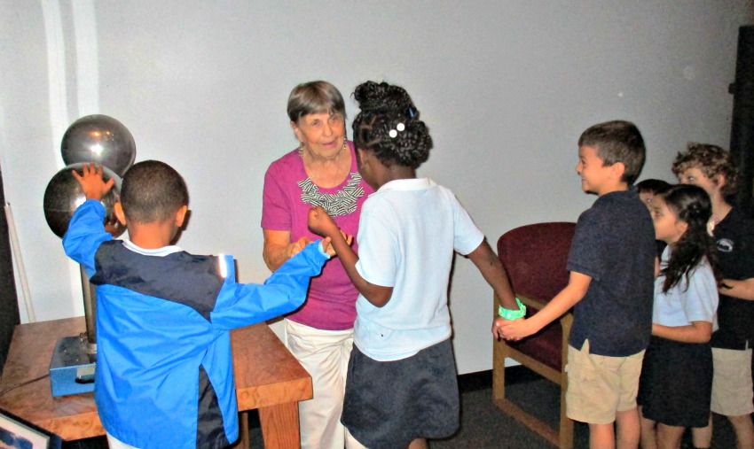 Grades 1 & 2 Visit the EFSC Planetarium